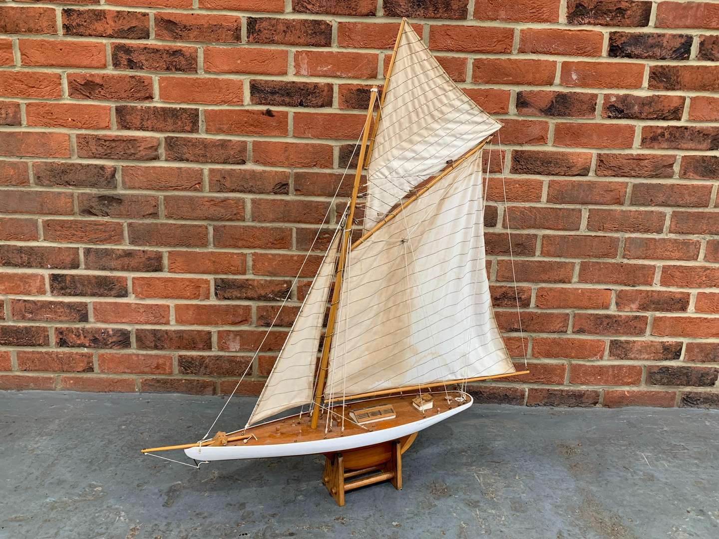 <p>Wooden Made Pond Yacht</p>