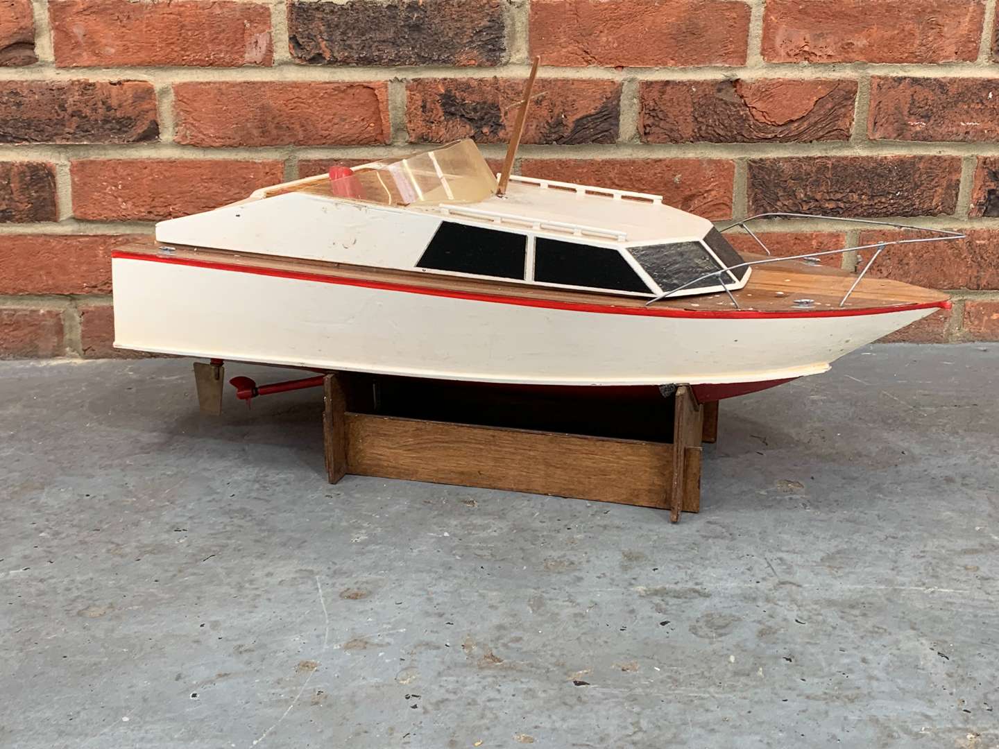 <p>Wooden Made Remote Controlled Boat&nbsp;</p>