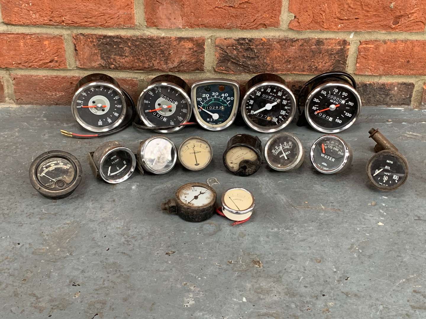 <p>Box Of Classic Car Dials&nbsp;</p>