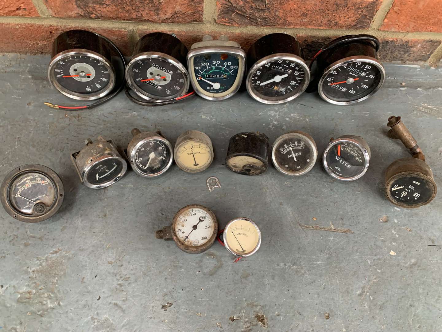 <p>Box Of Classic Car Dials&nbsp;</p>