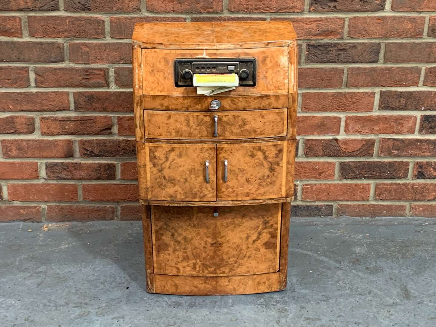 <p>Rolls Royce Phantom Limousine Walnut Cocktail Cabinet &nbsp;&nbsp;</p>