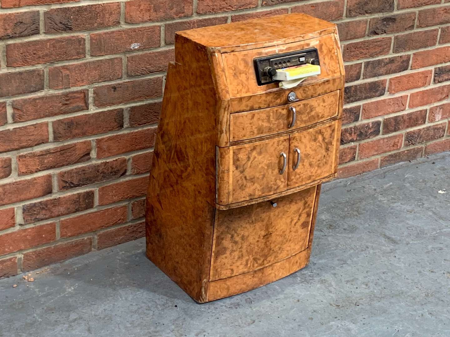 <p>Rolls Royce Phantom Limousine Walnut Cocktail Cabinet &nbsp;&nbsp;</p>