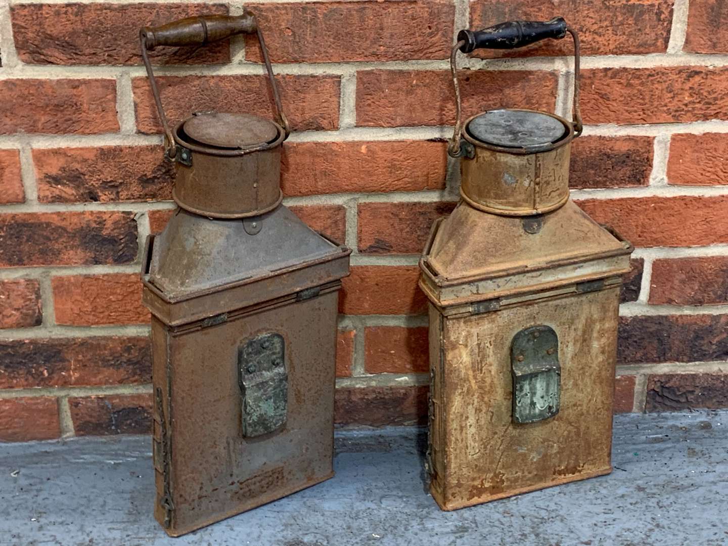 <p>Pair of Vintage Lamps</p>