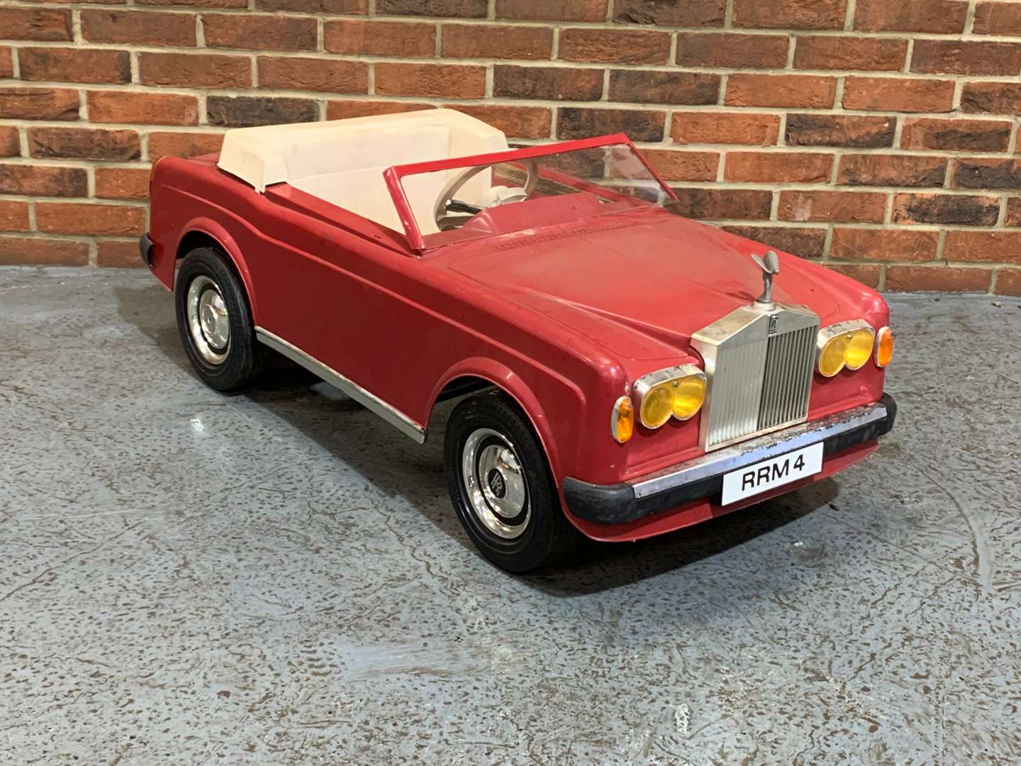 <p>Rolls-Royce Corniche Childs Pedal Car</p>