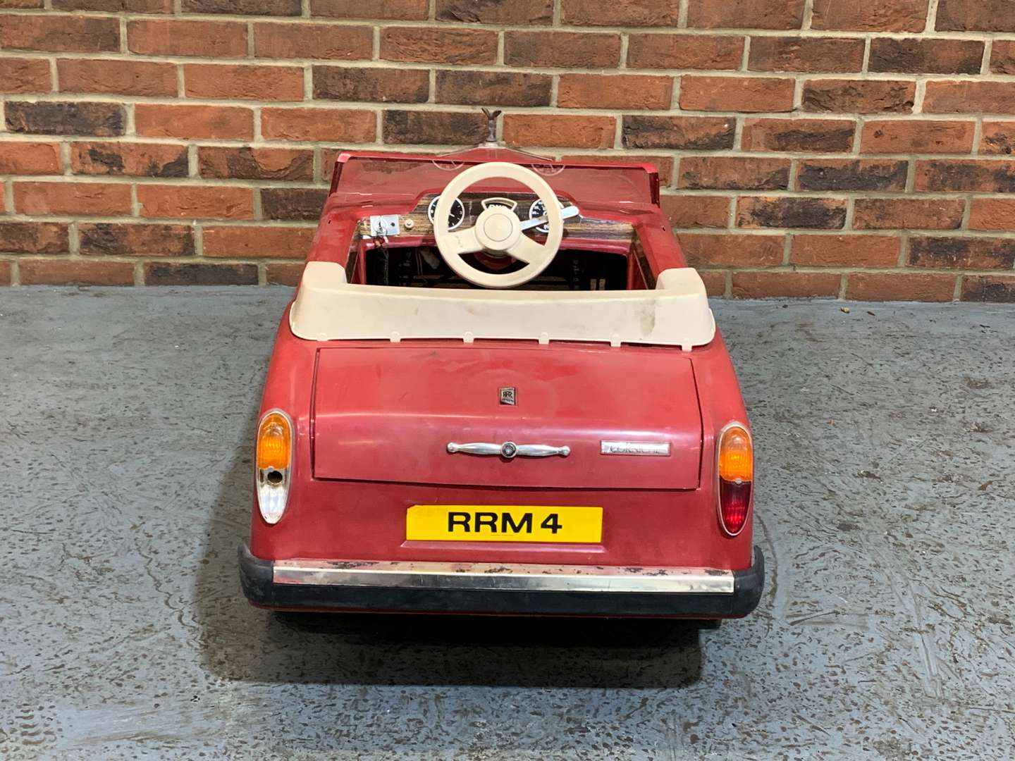 <p>Rolls-Royce Corniche Childs Pedal Car</p>