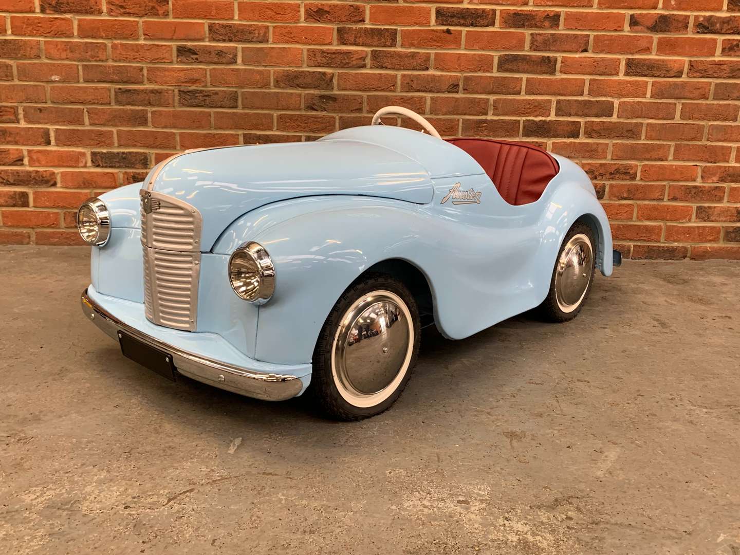 <p>Austin J40 Childs Pedal Car</p>