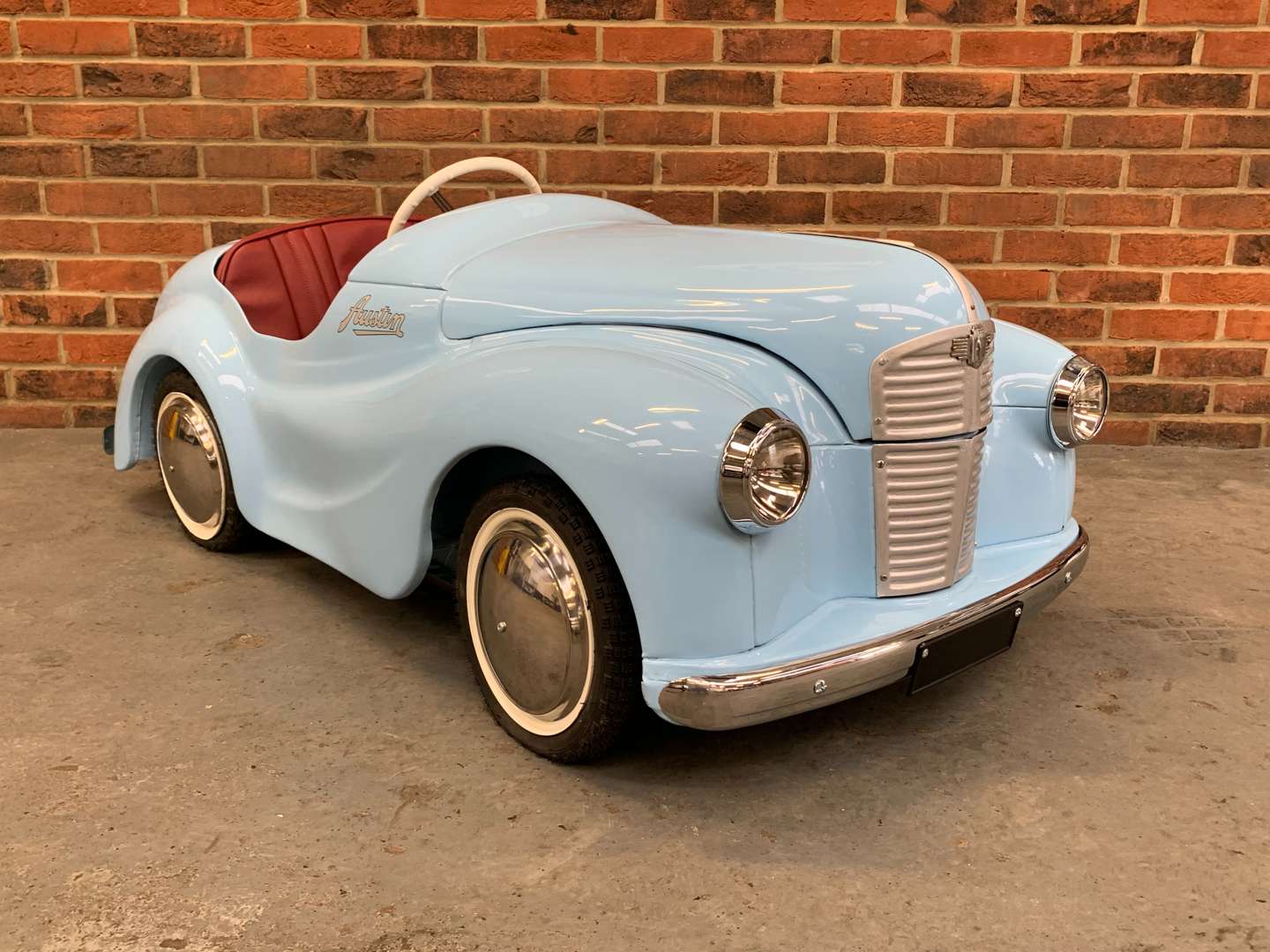 <p>Austin J40 Childs Pedal Car</p>