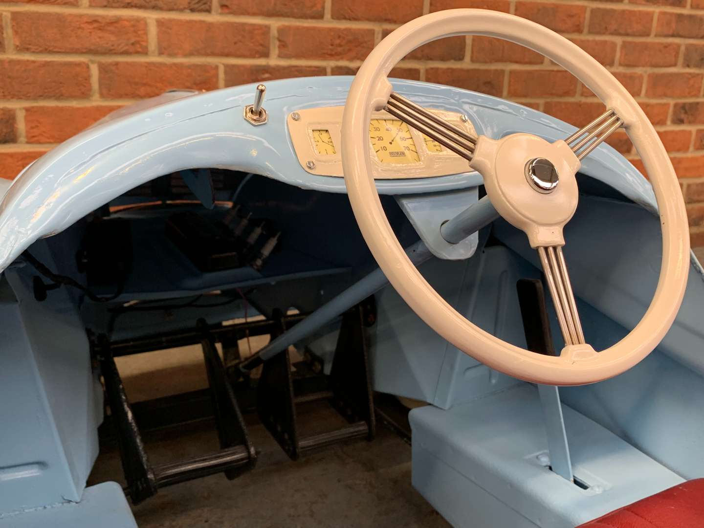 <p>Austin J40 Childs Pedal Car</p>