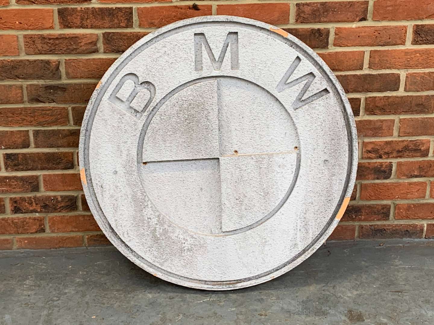 <p>BMW Wooden Made Circular Sign</p>