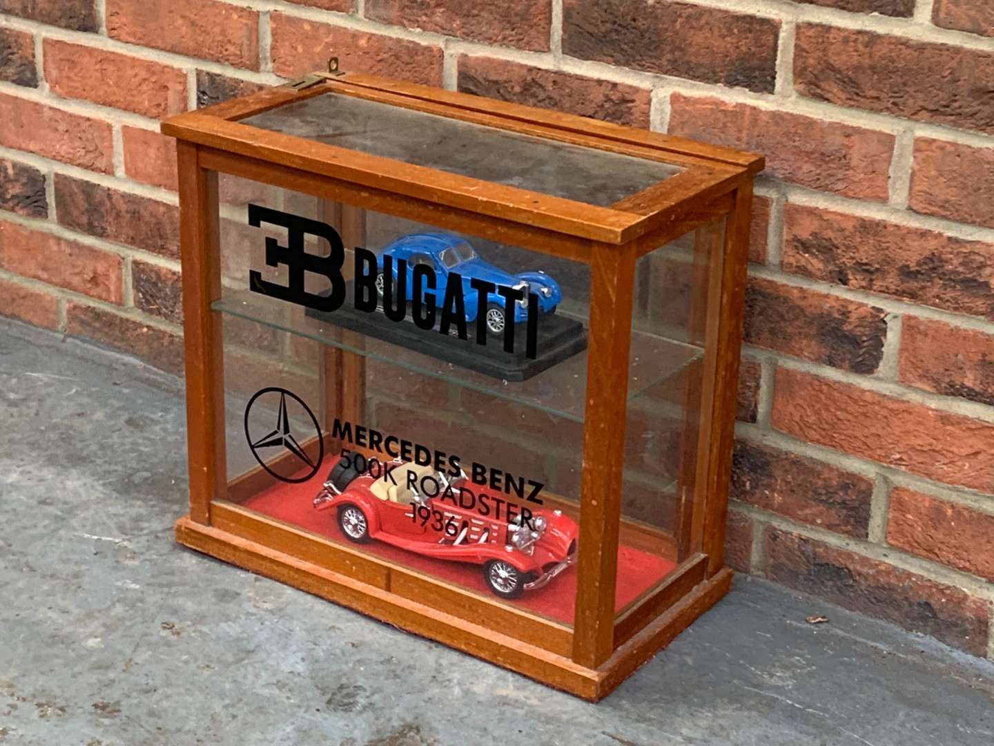 <p>Bugatti and Mercedes Liveried Display Cabinet and Models</p>