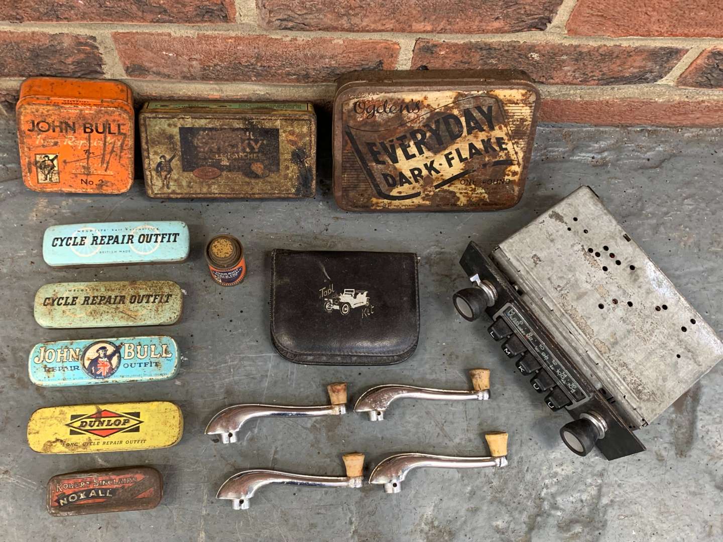 <p>Mixed Lot of Tins Radio and Door Handles</p>