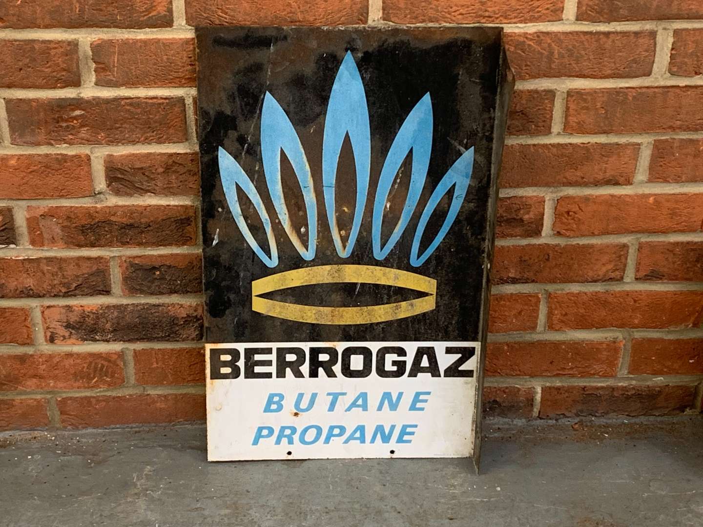 <p>Berrogaz Metal Flange Sign</p>