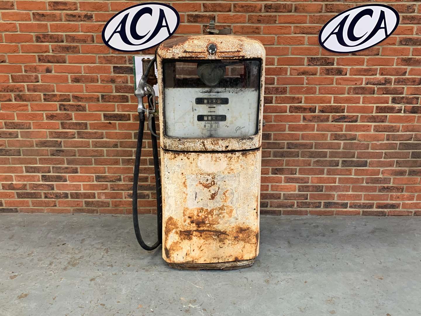 <p>Gilbarco Petrol Pump (For Restoration)&nbsp;</p>