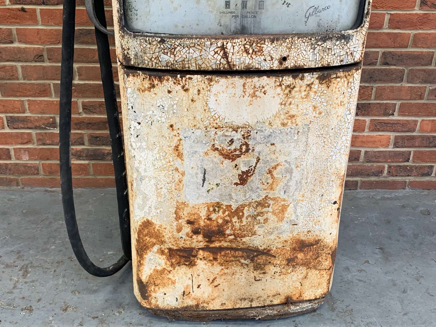 <p>Gilbarco Petrol Pump (For Restoration)&nbsp;</p>