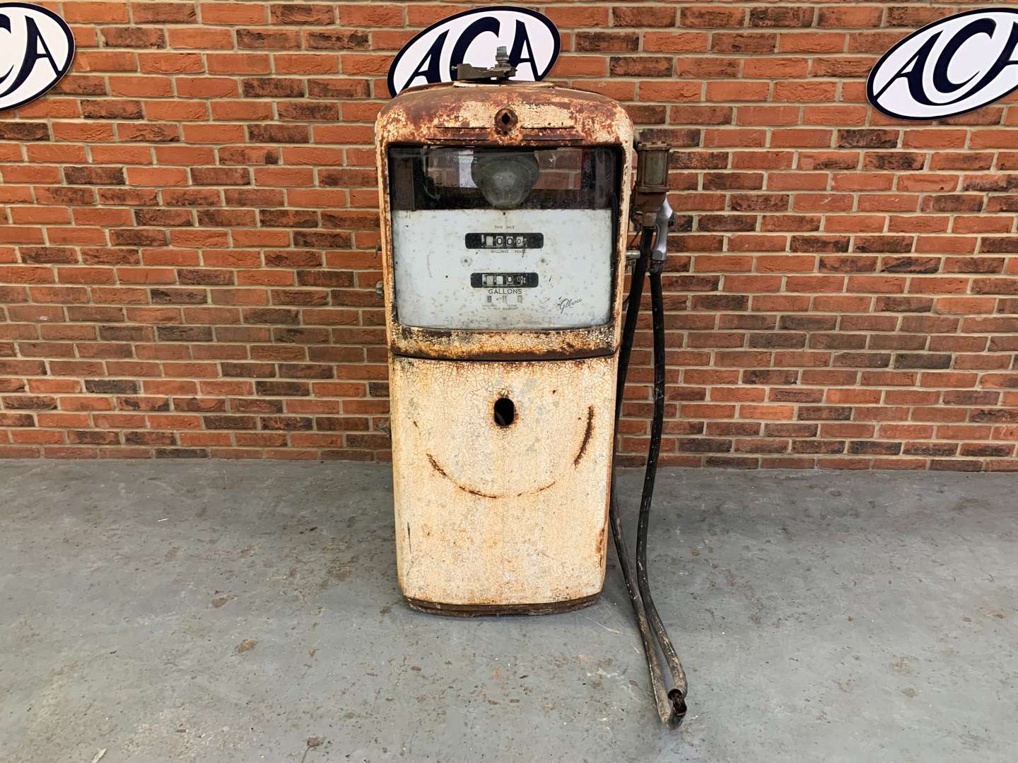 <p>Gilbarco Petrol Pump (For Restoration)&nbsp;</p>