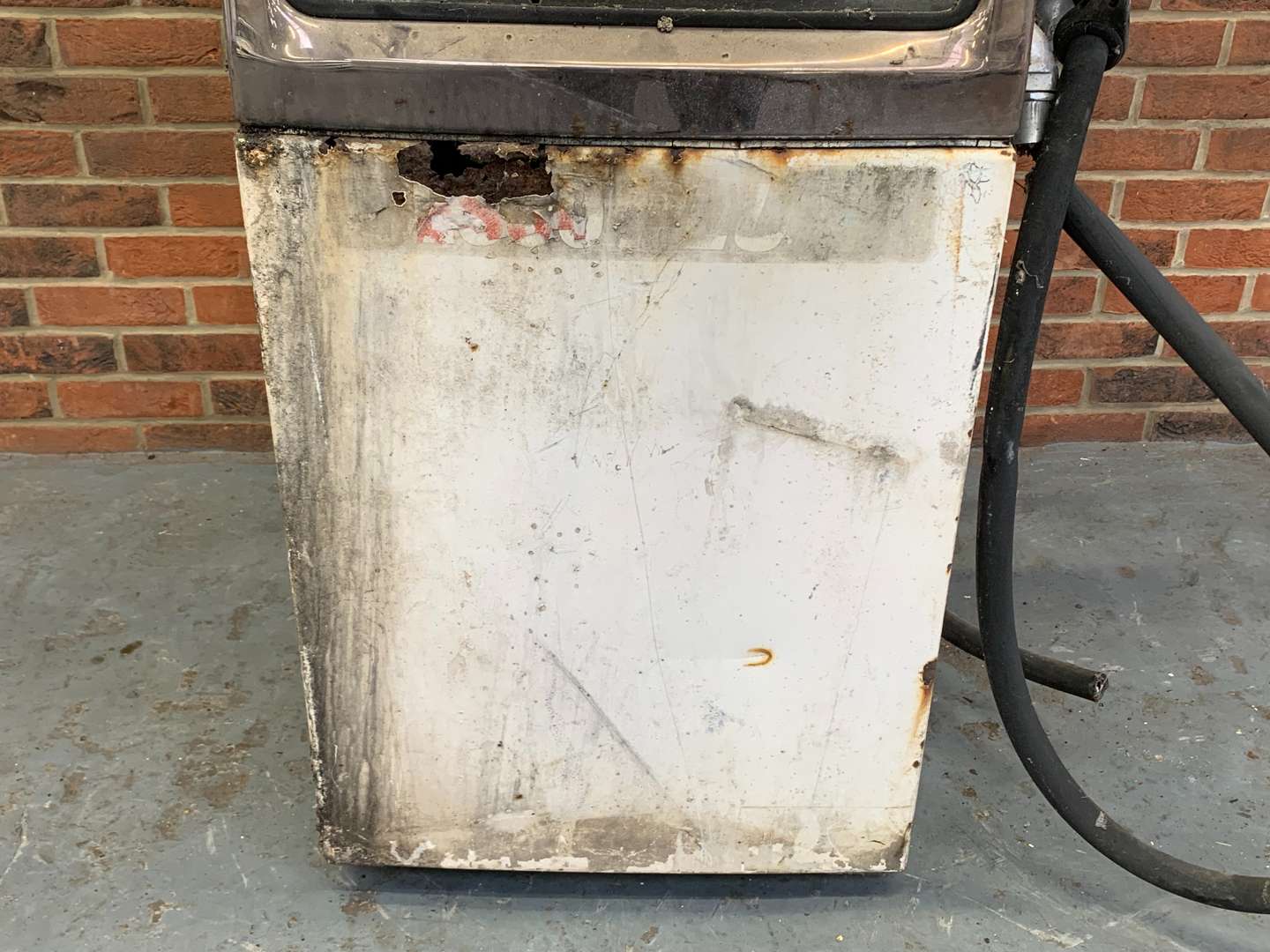 <p>Avery Hardoll Petrol Pump (For Restoration)</p>