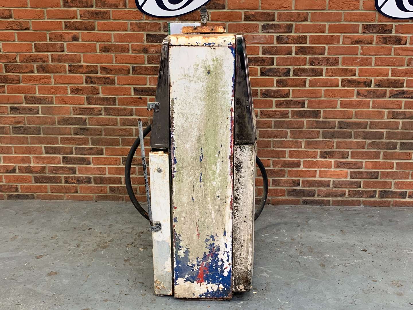 <p>Avery Hardoll Petrol Pump (For Restoration)</p>