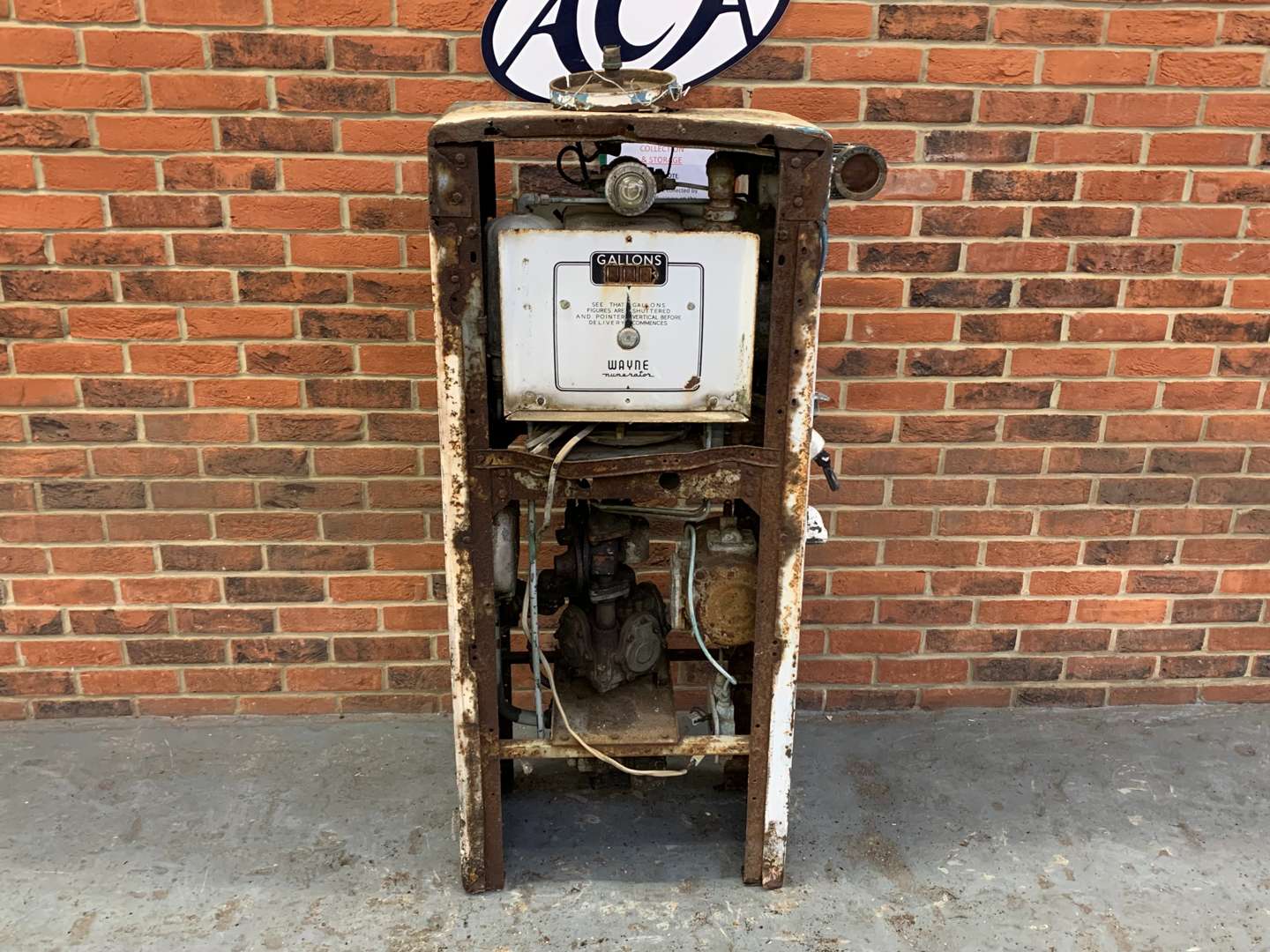 <p>Wayne Numerator Vintage Petrol Pump (For Restoration)</p>