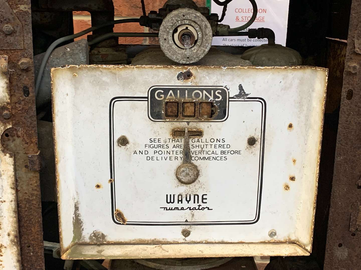 <p>Wayne Numerator Vintage Petrol Pump (For Restoration)</p>