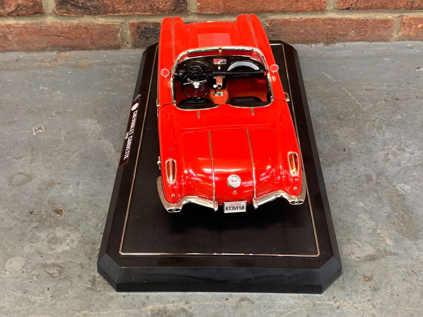 <p>Solido 1:12 Scale 1958 Chevrolet Corvette Model Car</p>