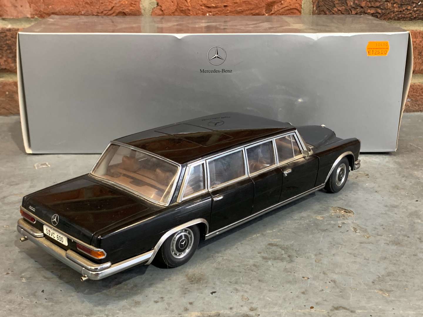 <p>Mercedes Classic Collection 600 Limousine &nbsp;1;18 Scale a/f</p>