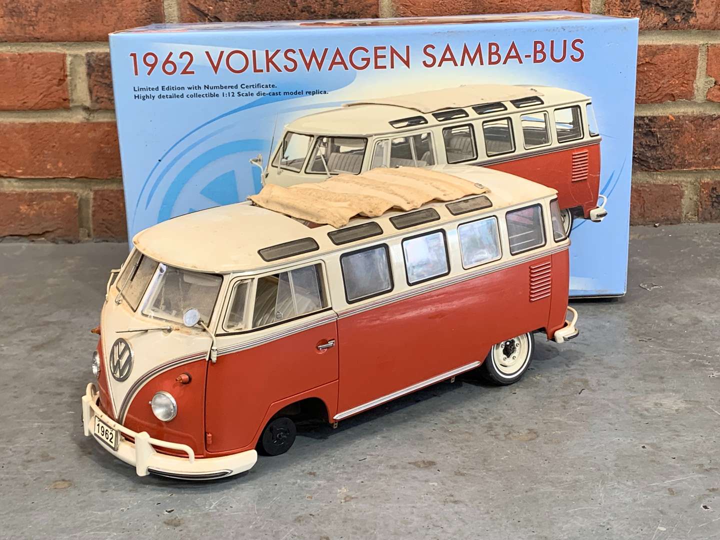 <p>Sun Star 1962 Boxed Volkswagen Samba Bus 1;12 Scale a/f</p>