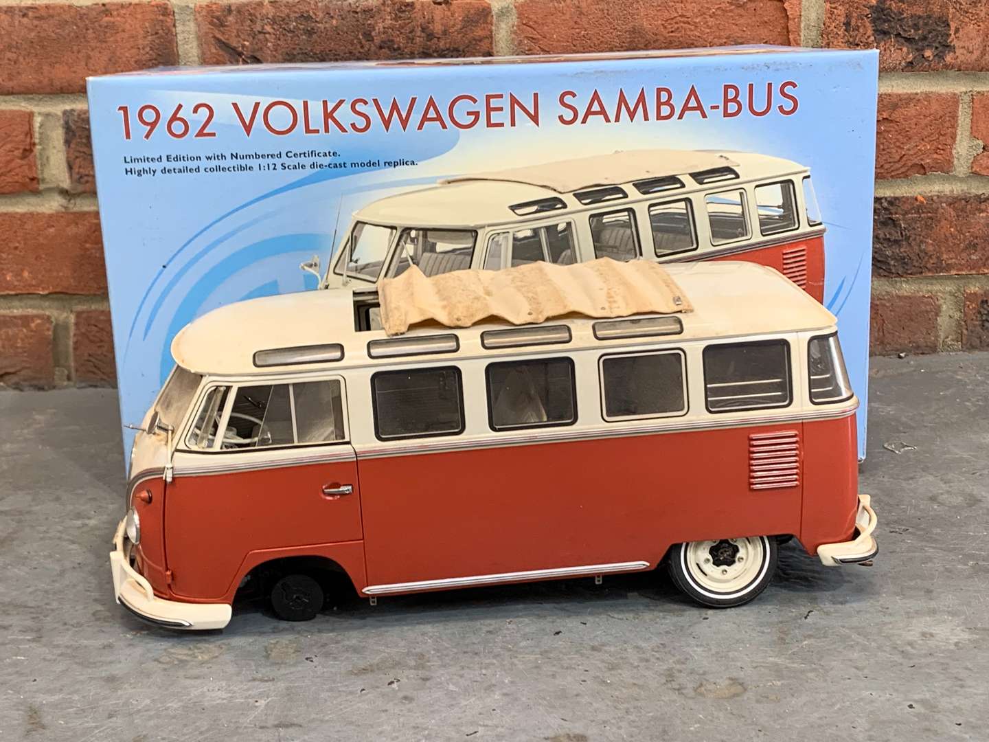 <p>Sun Star 1962 Boxed Volkswagen Samba Bus 1;12 Scale a/f</p>