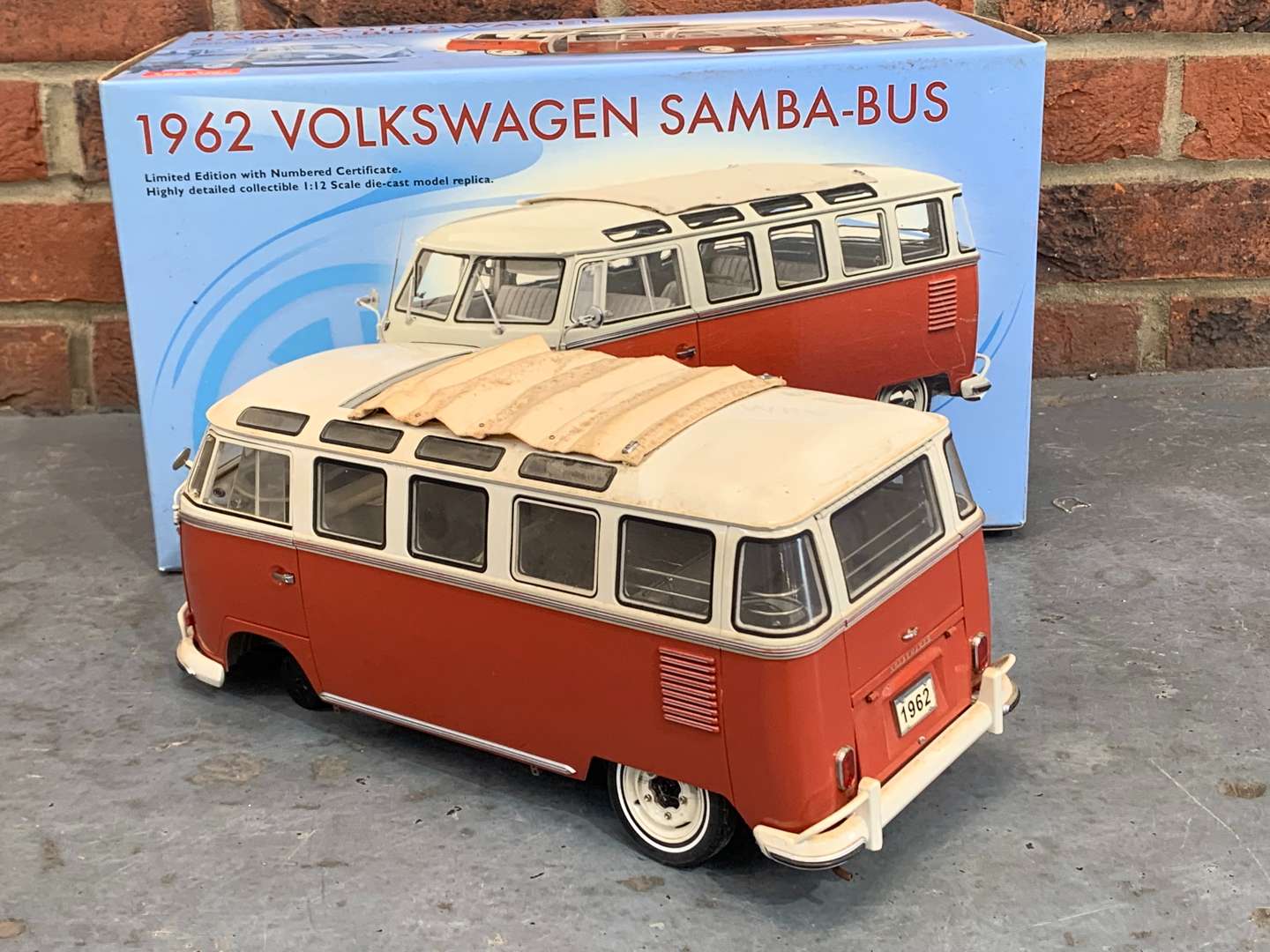 <p>Sun Star 1962 Boxed Volkswagen Samba Bus 1;12 Scale a/f</p>