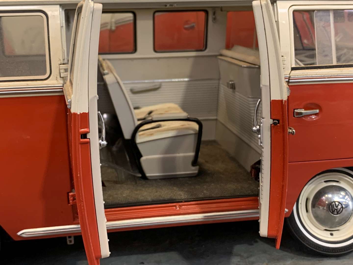 <p>Sun Star 1962 Boxed Volkswagen Samba Bus 1;12 Scale a/f</p>