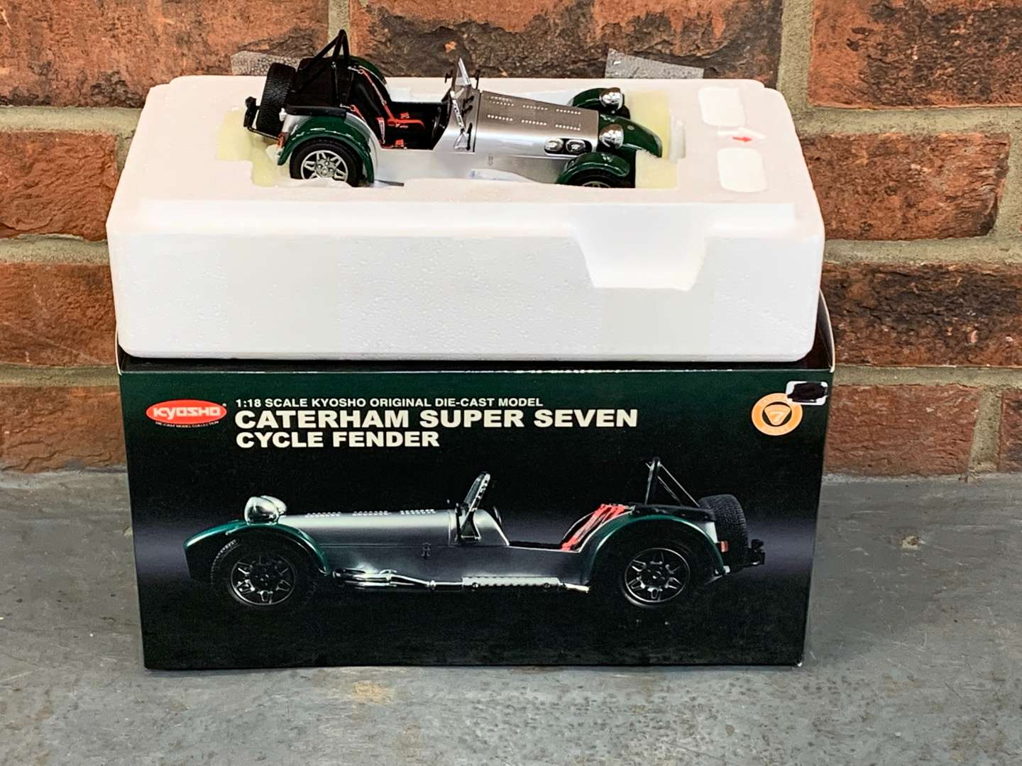 <p>Kyosho Caterham Super Seven 1:18 Scale Model</p>