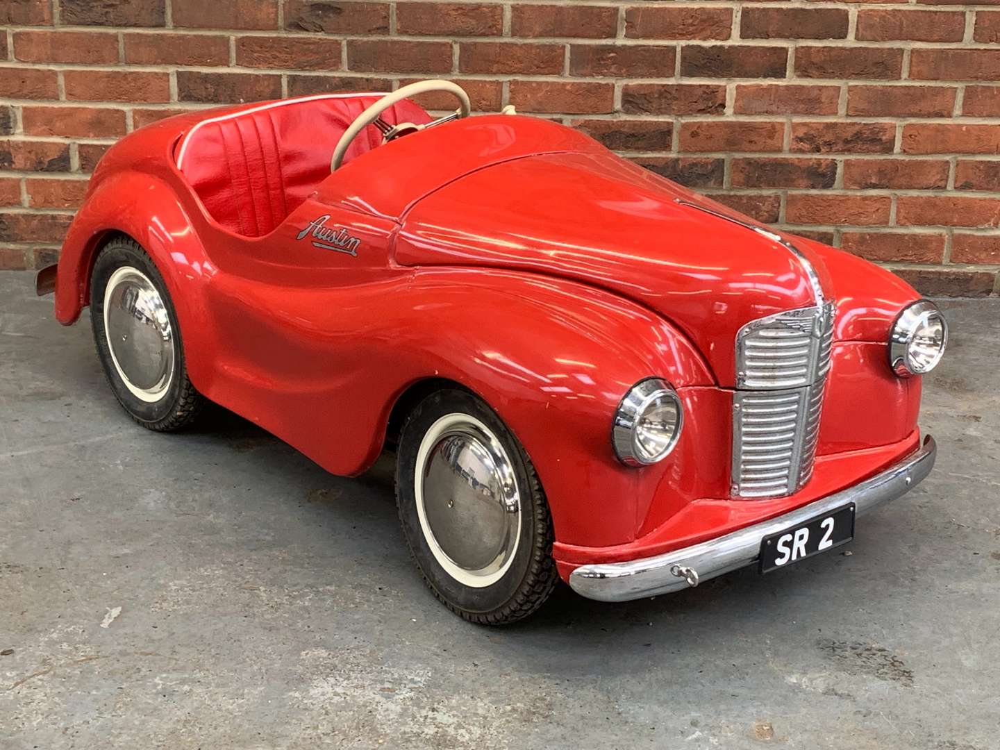 <p>Austin J40 Childs Pedal Car</p>