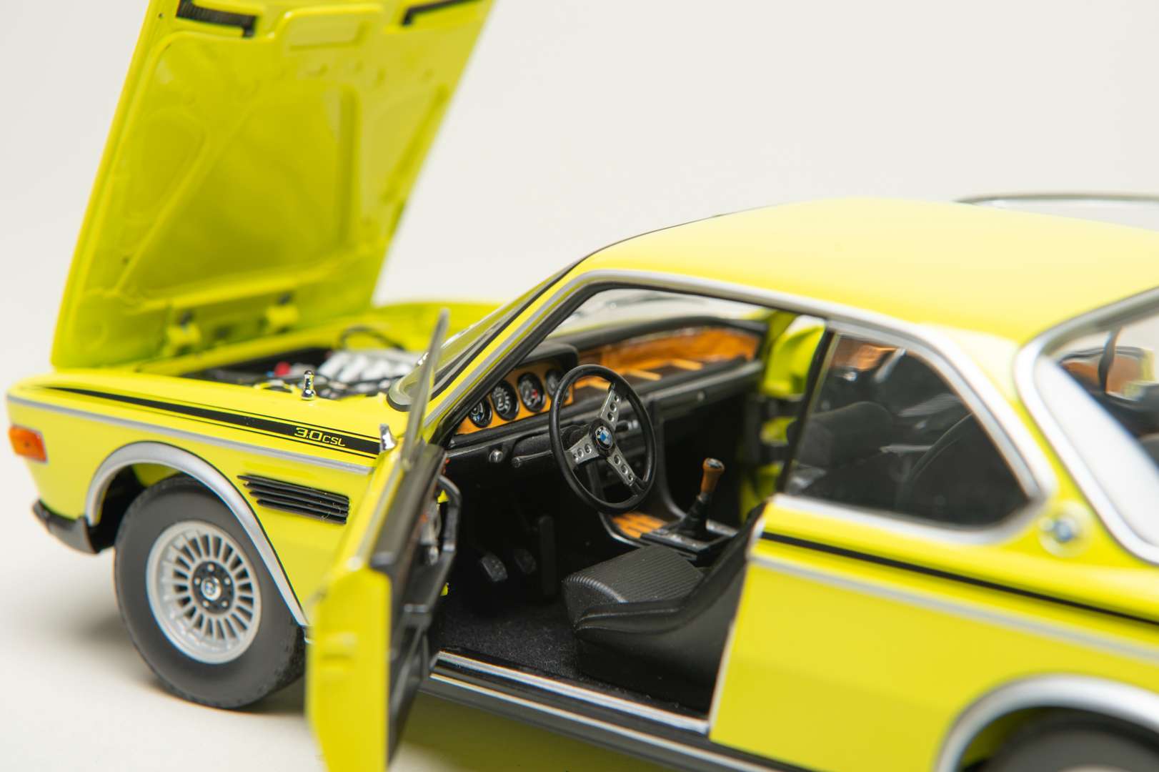 <p>MINICHAMPS, 1972, BMW, 3.0 CSI</p>