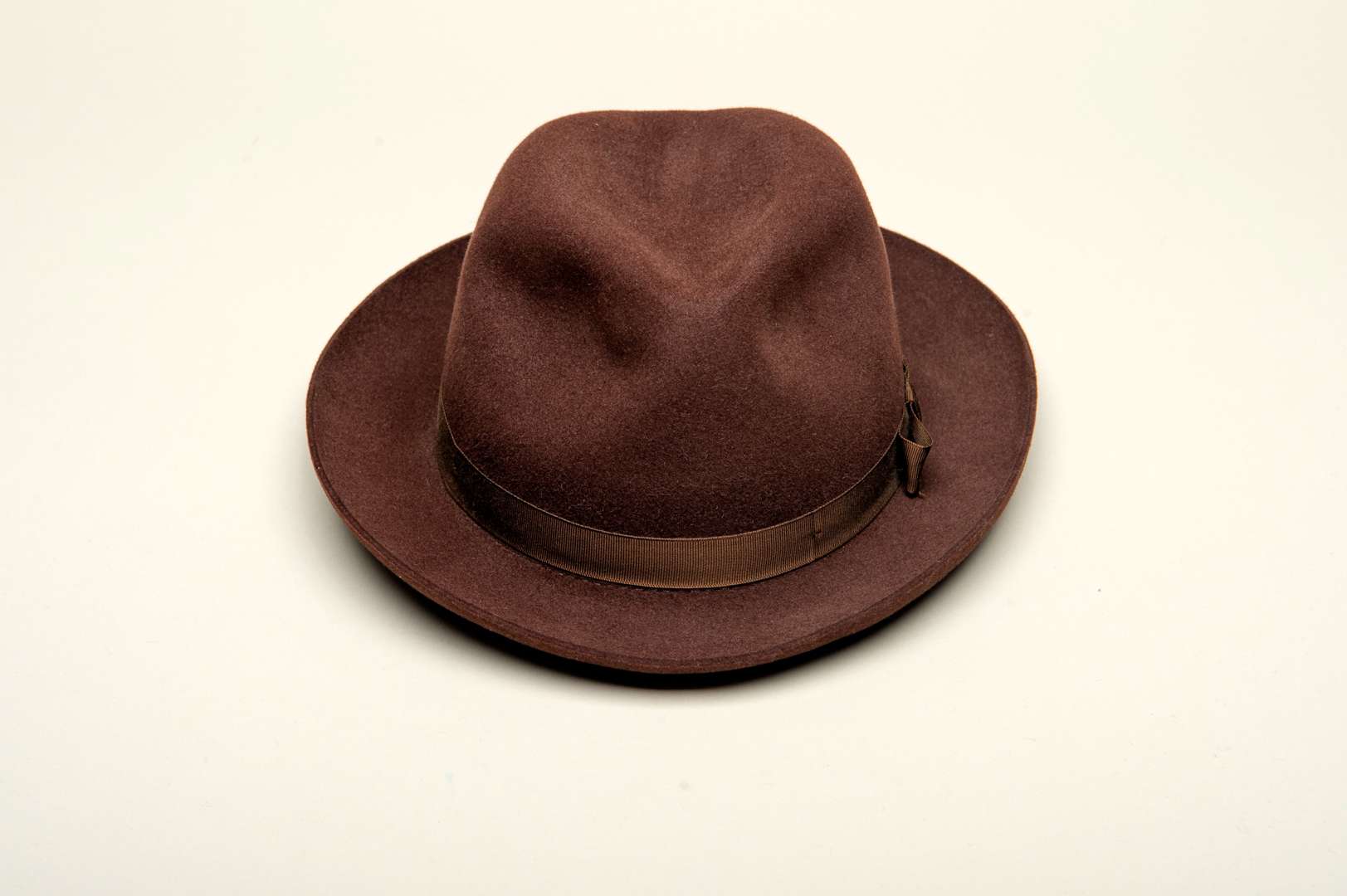 <p>CHRISTYS', brown felt Trilby hat&nbsp;</p>