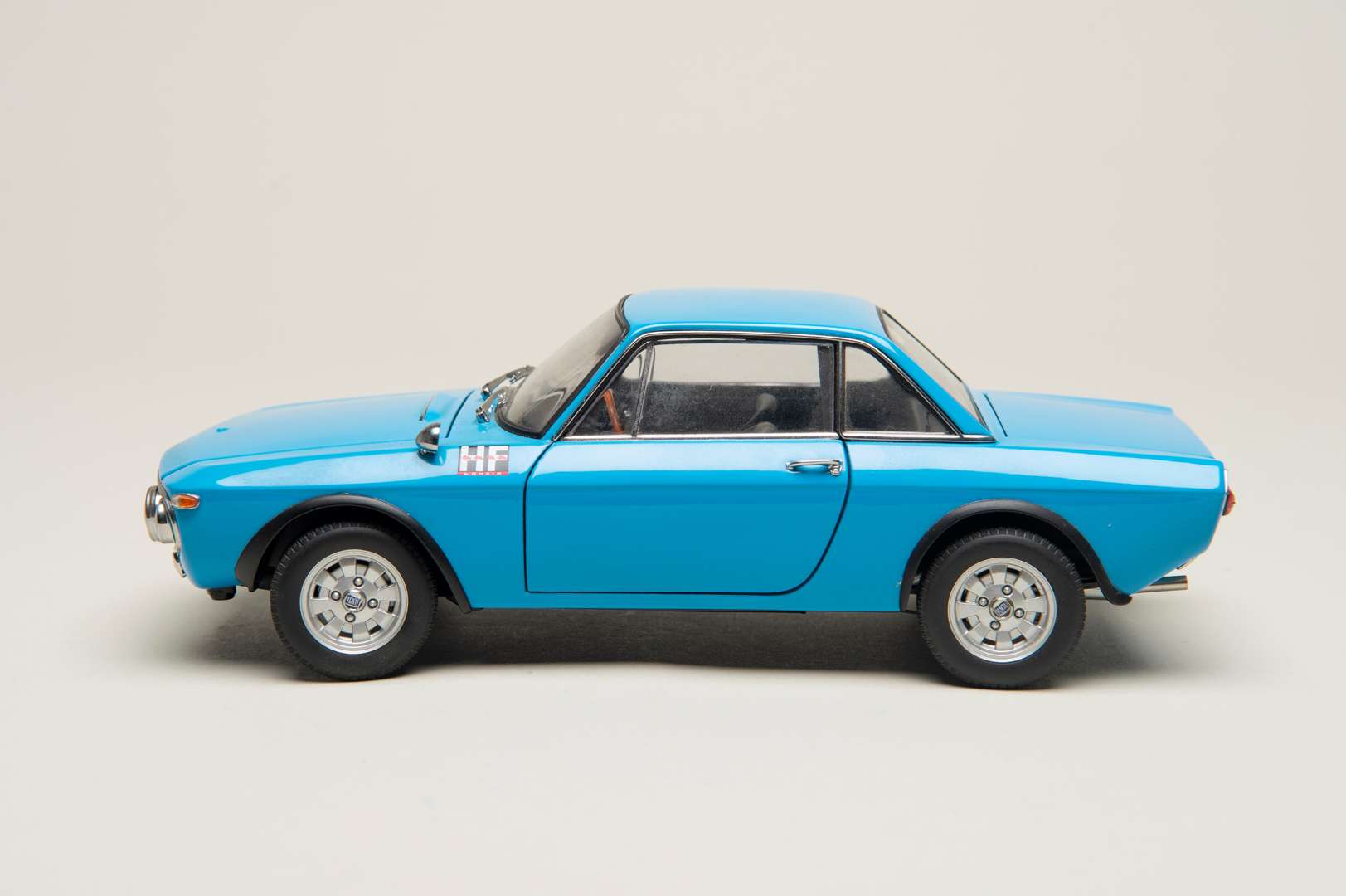 <blockquote><p>AUTOART MILLENIUM, Lancia, 1965, Fulvia, 1.6HF, Fanalone</p></blockquote>