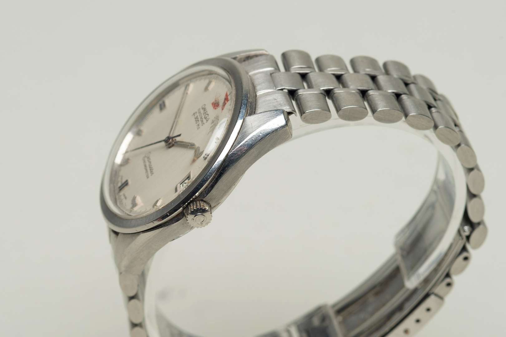 <p>OMEGA. 1970's Seamaster, Chronometer, Electronic f300 Hz, stainless steel calendar wristwatch.</p>