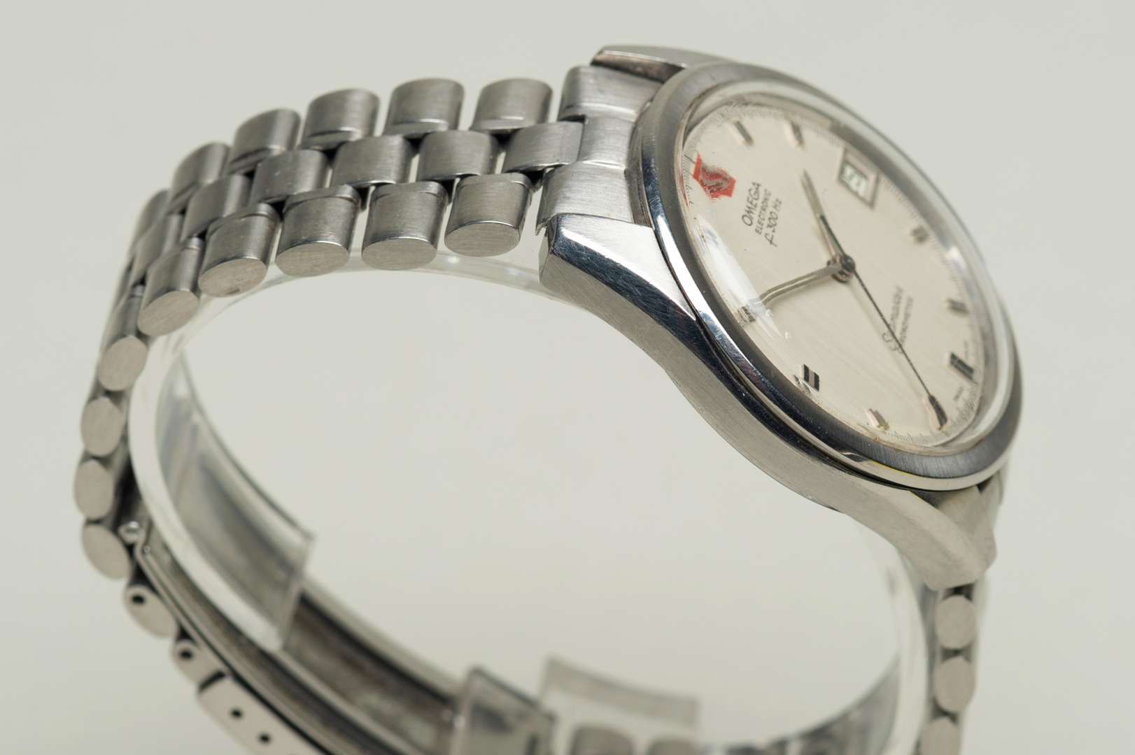 <p>OMEGA. 1970's Seamaster, Chronometer, Electronic f300 Hz, stainless steel calendar wristwatch.</p>