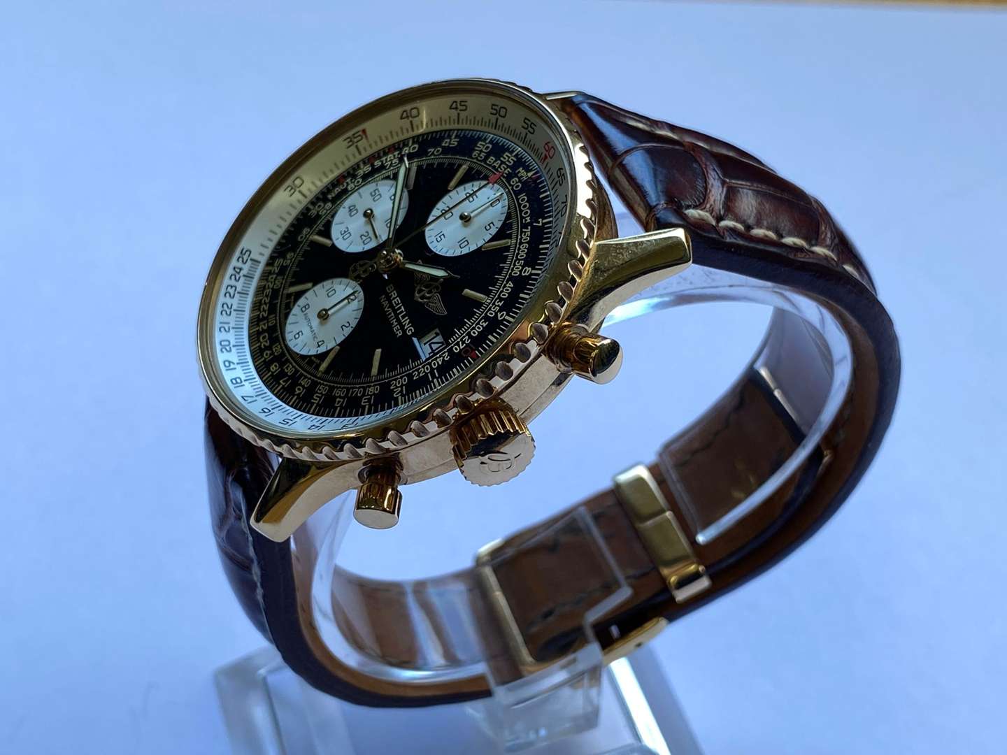 <p>BREITLING, Old Navitimer II, 1991. 18kt gold, two button, chronograph.</p>