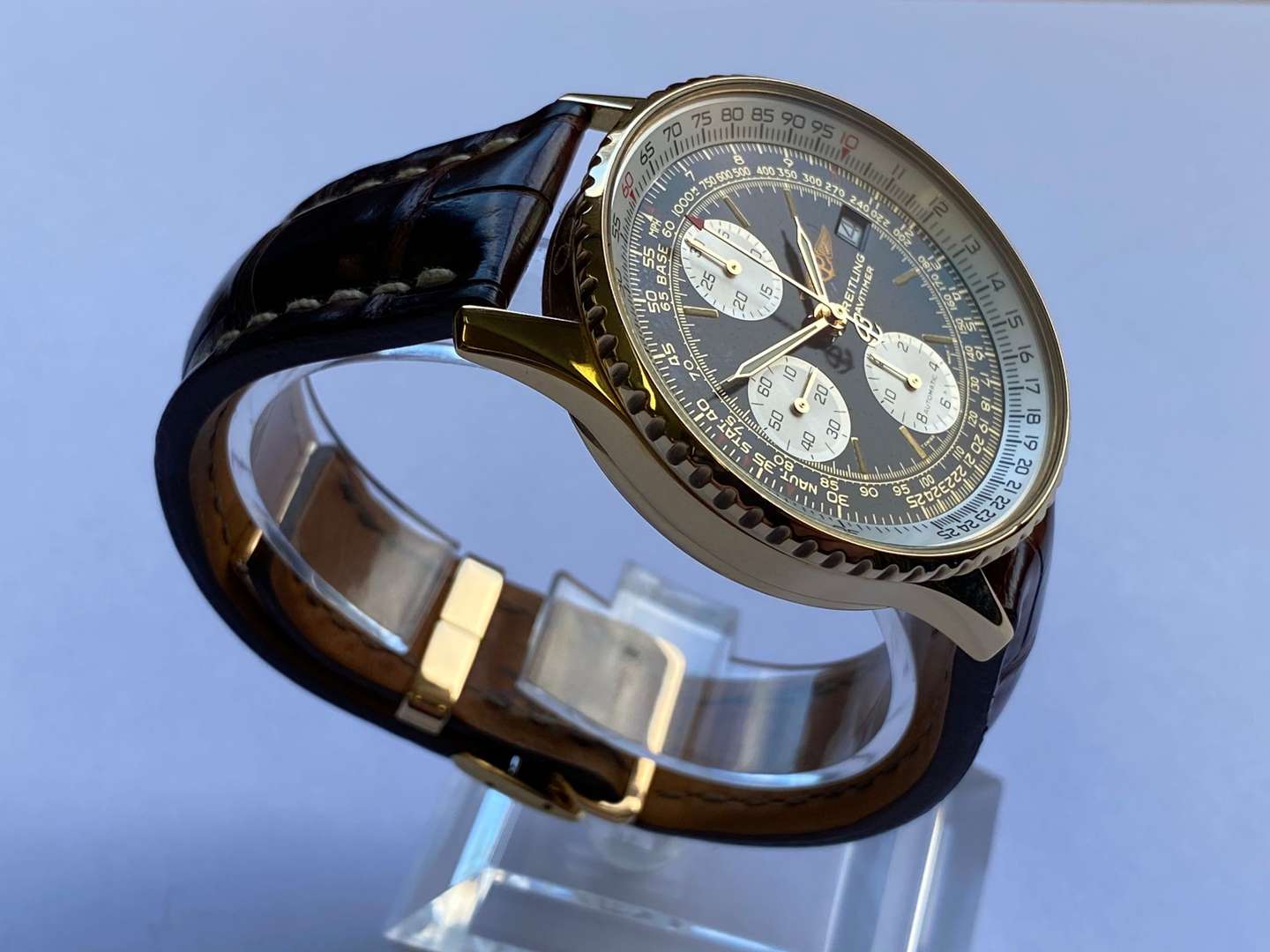 <p>BREITLING, Old Navitimer II, 1991. 18kt gold, two button, chronograph.</p>