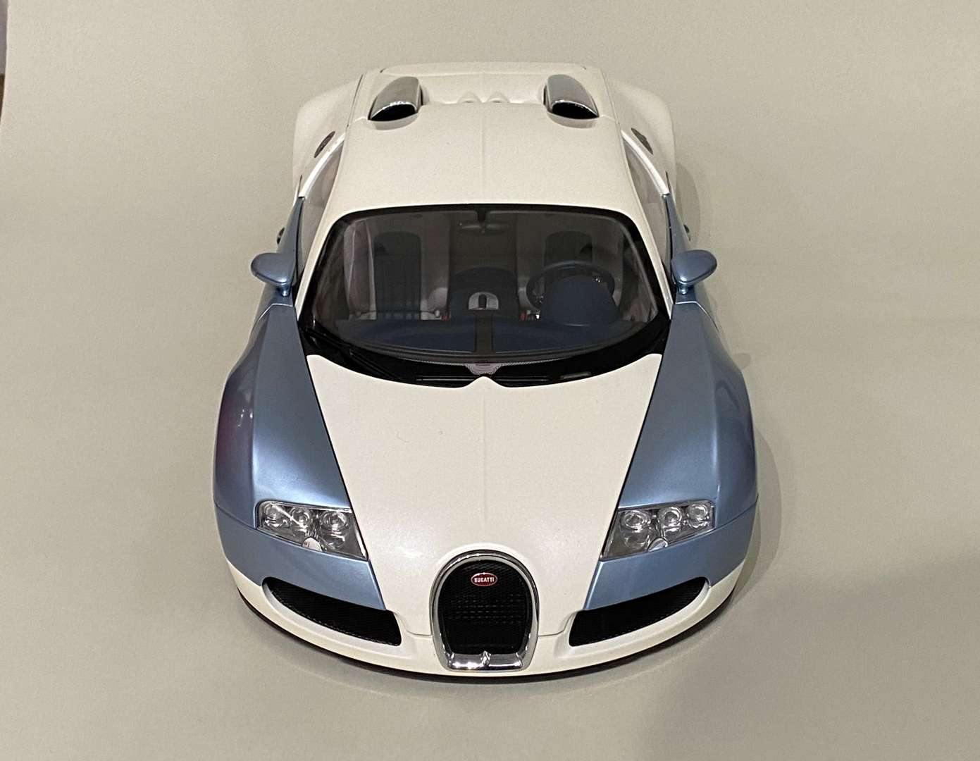 <p>AUTOART, Bugatti, EB 16.4 Veyron production car, 1:12</p>