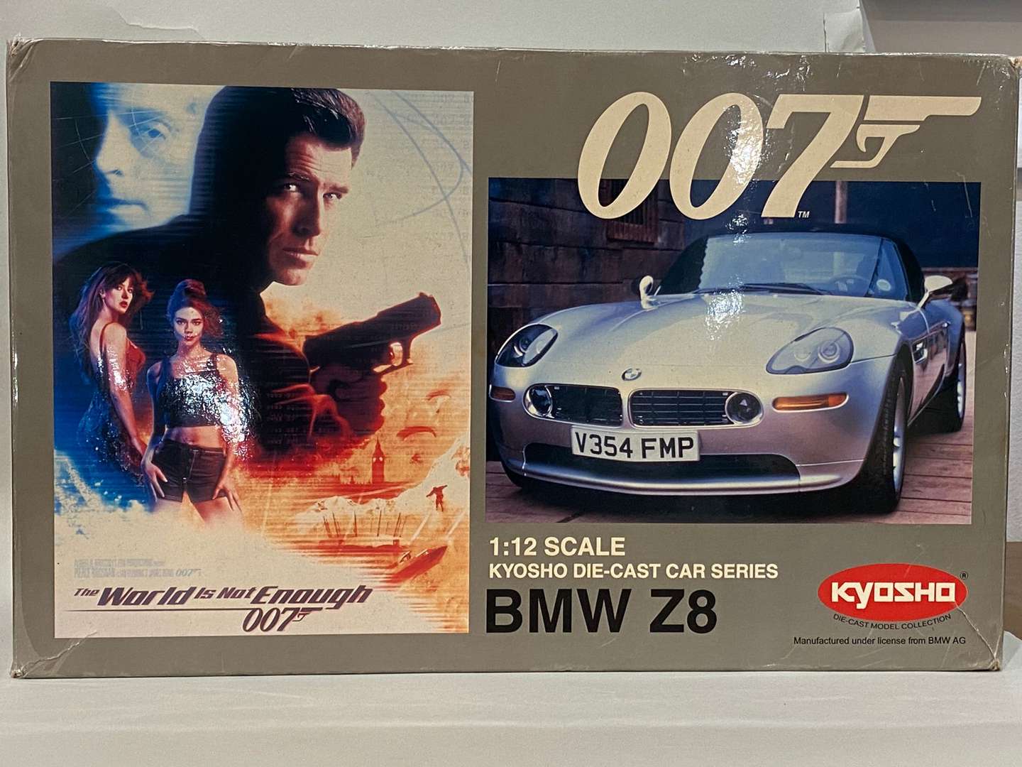 <p>KYOSHO, BMW Z8, James Bond, 007, "The World is Not Enough" 1:12</p>