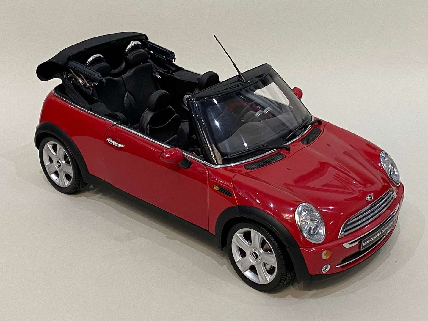 <p>KYOSHO, Mini Cooper, Convertible, 1:12</p>