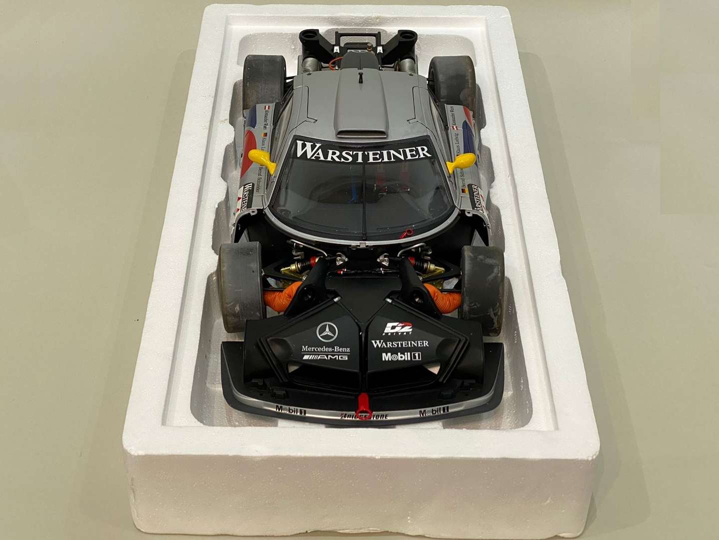 <p>AUTO ART, &nbsp;Mercedes-Benz, CLK GTR FIA GT, 1997, GT1 Champion, 1:12</p>