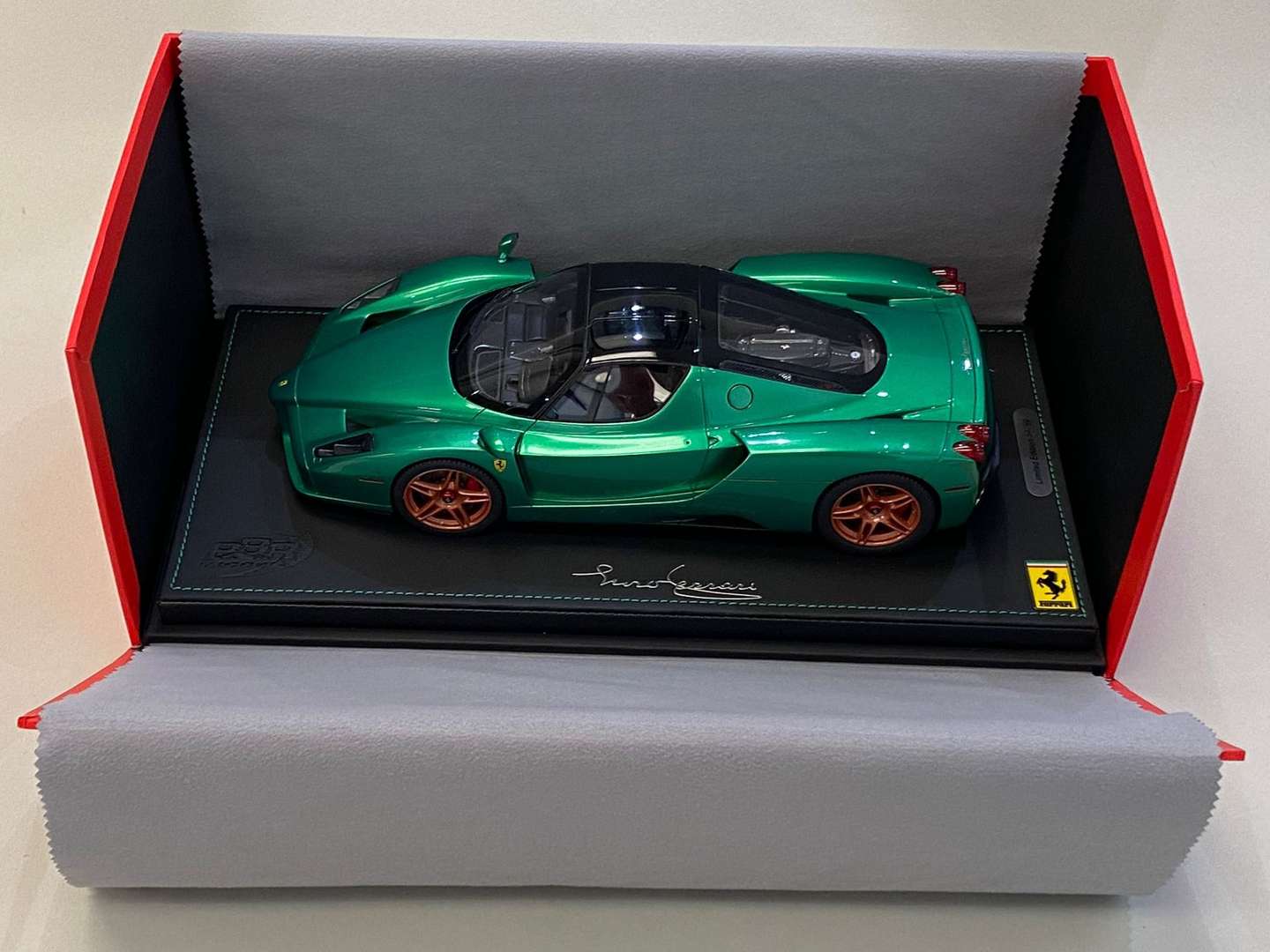 <p>BBR, FERRARI, 2004, Enzo, metal green, 1:18</p>