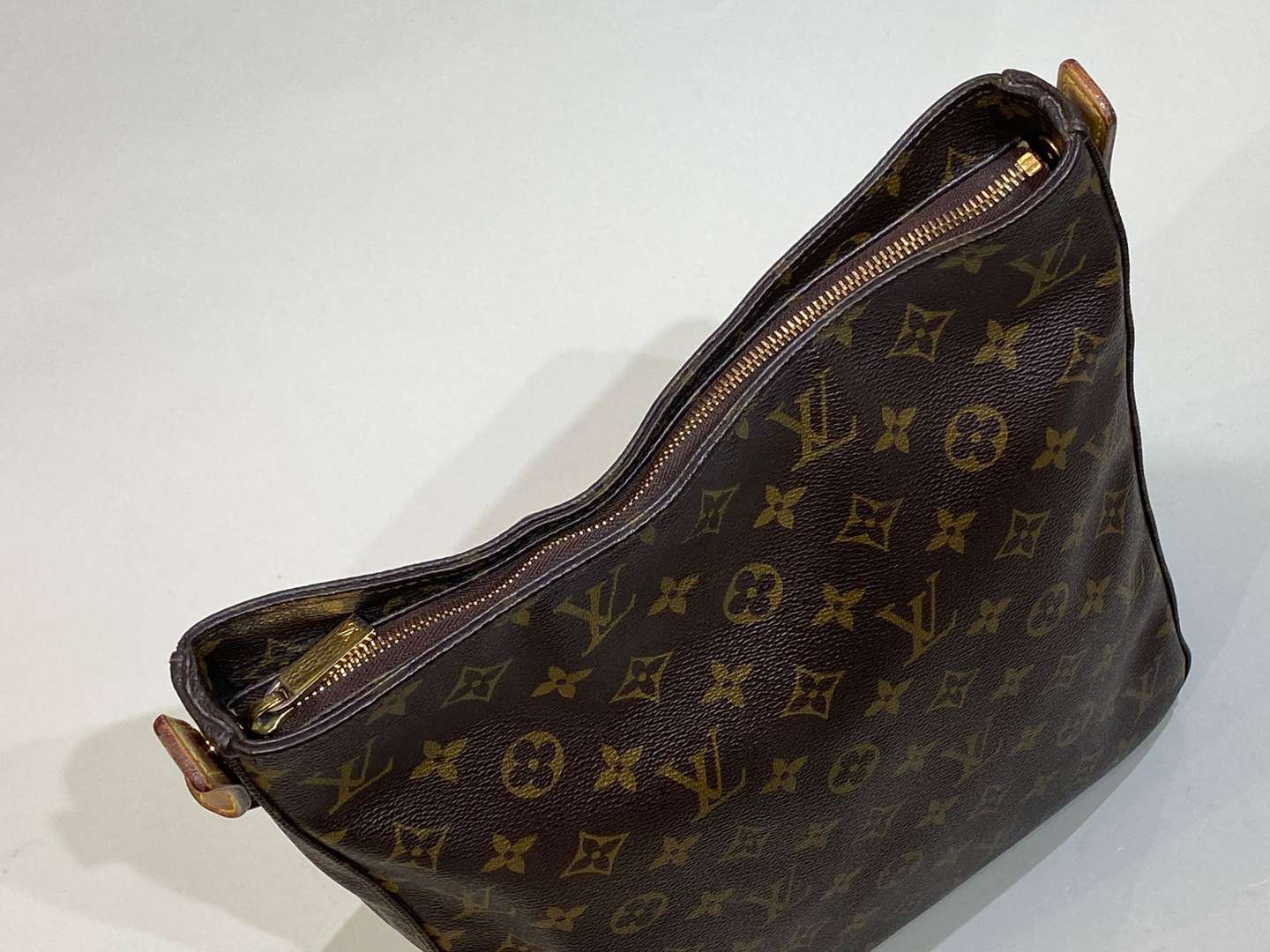 <p>LOUIS VUITTON, Looping, tan stitched leather and monogrammed shoulder bag</p>