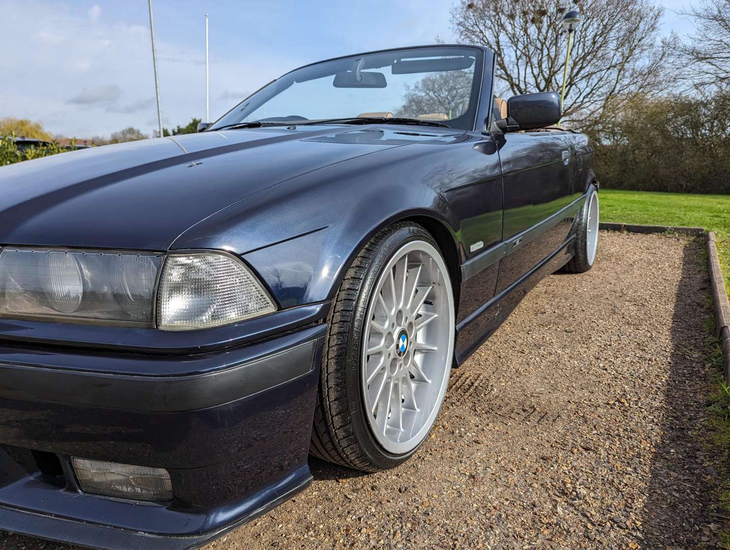 <p>1998 BMW 323I CONVERTIBLE AUTO</p>