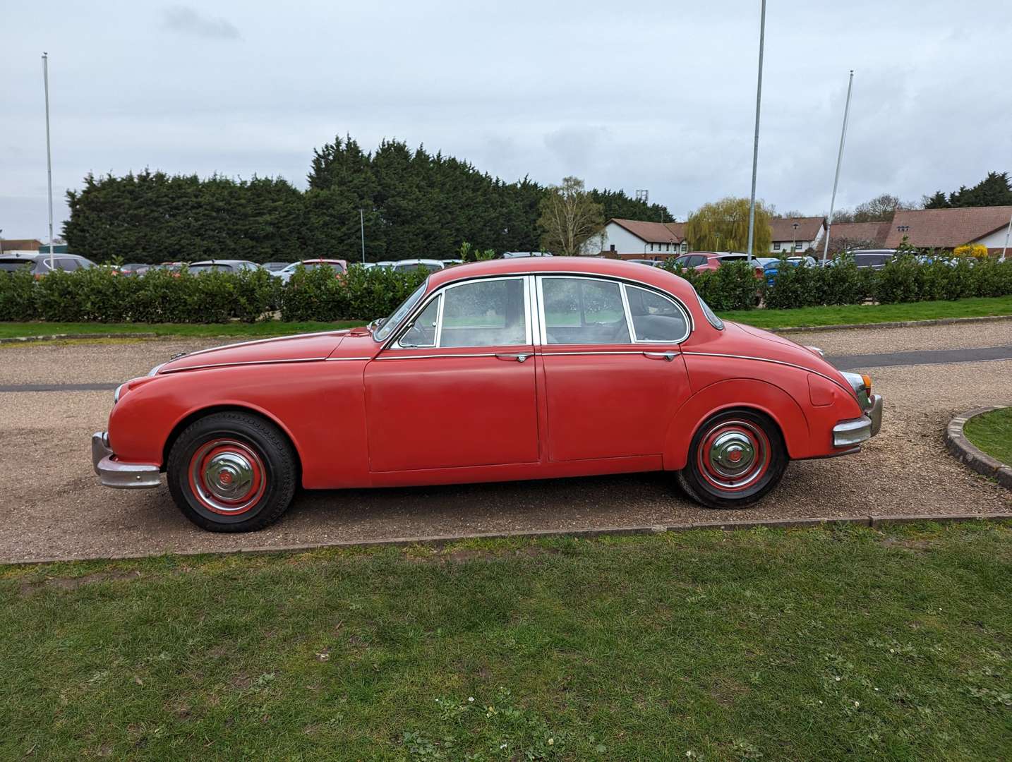 <p>1964 DAIMLER V8 250 AUTO</p>