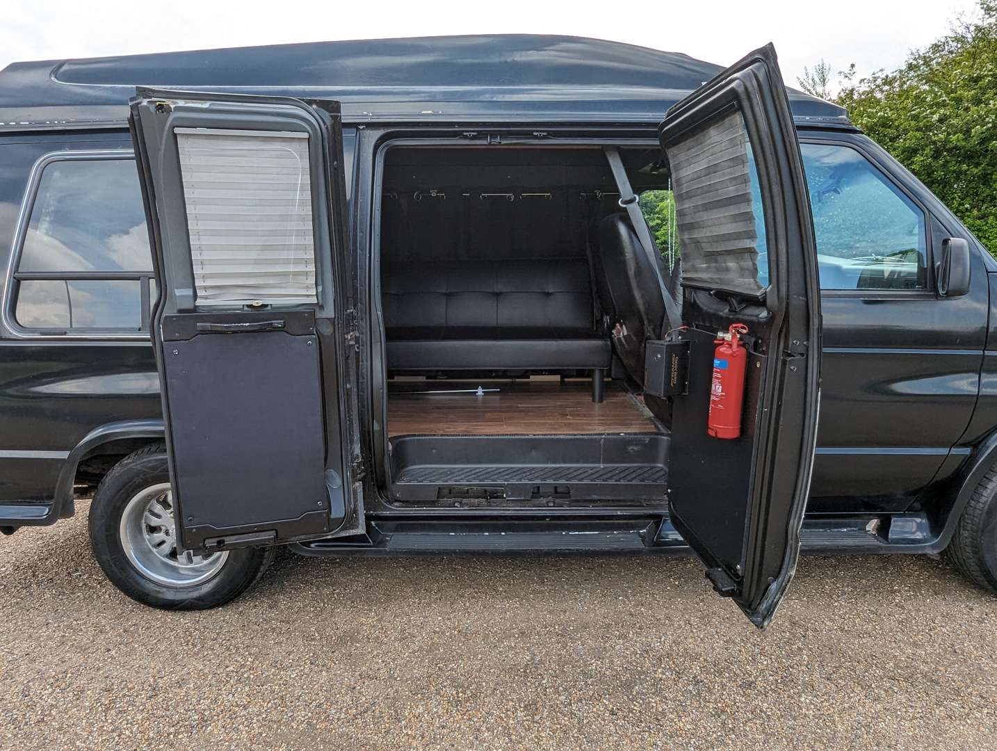 <p>1993 FORD ECONOLINE E150 LHD</p>