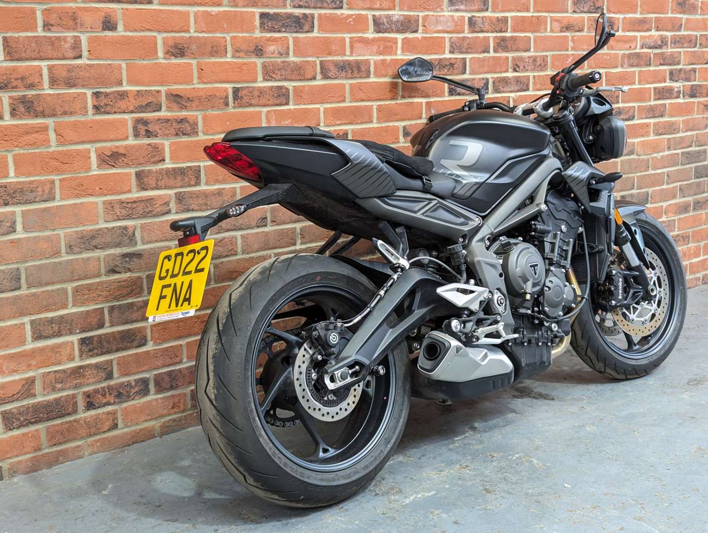 <p>2022 TRIUMPH STREET TRIPLE R LRH 765CC</p>