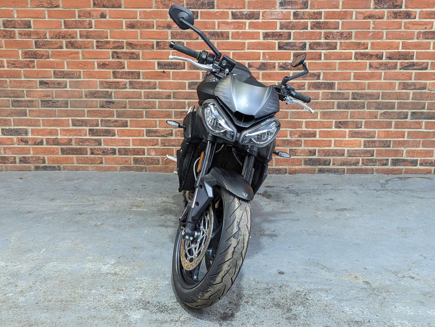 <p>2022 TRIUMPH STREET TRIPLE R LRH 765CC</p>