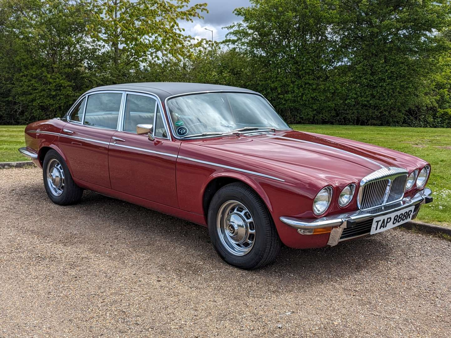 <p>1976 DAIMLER 5.3 DOUBLE SIX AUTO</p>